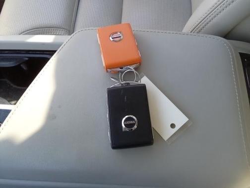 2023 Volvo XC60 B5 Ultimate Bright Theme