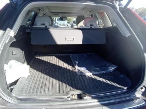 2023 Volvo XC60 B5 Ultimate Bright Theme