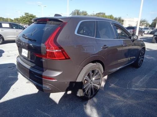 2023 Volvo XC60 B5 Ultimate Bright Theme