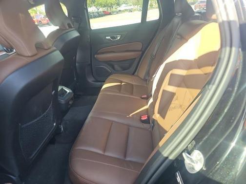 2025 Volvo V60 Cross Country B5 Plus