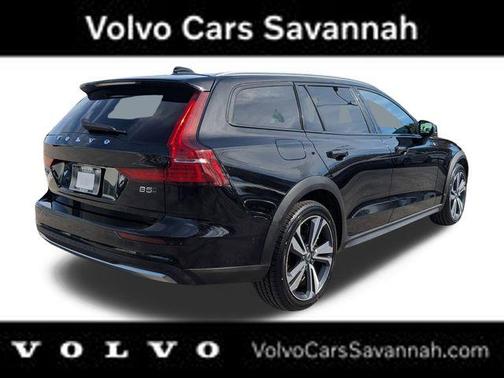 2025 Volvo V60 Cross Country B5 Plus