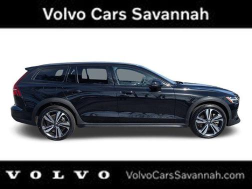 2025 Volvo V60 Cross Country B5 Plus