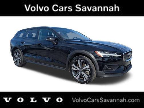 2025 Volvo V60 Cross Country B5 Plus