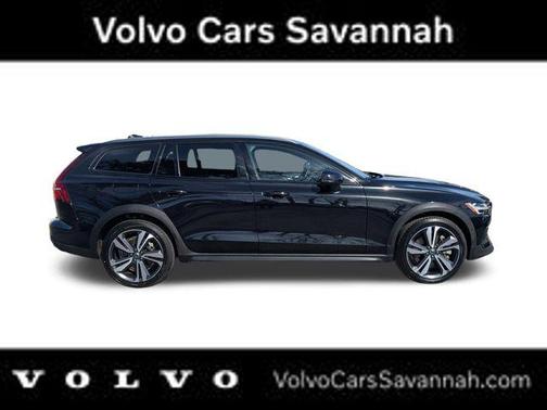 2025 Volvo V60 Cross Country B5 Plus