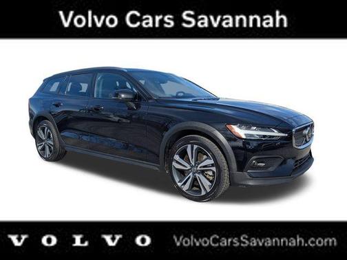 2025 Volvo V60 Cross Country B5 Plus
