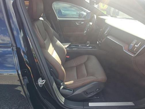 2025 Volvo V60 Cross Country B5 Plus