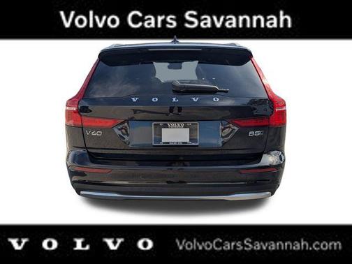 2025 Volvo V60 Cross Country B5 Plus