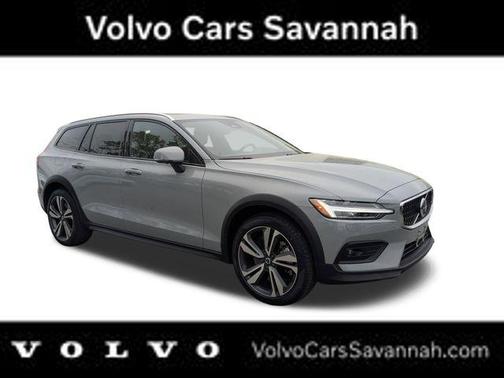 2025 Volvo V60 Cross Country B5 Plus