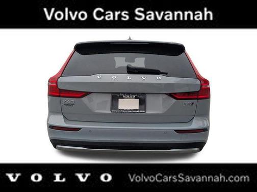 2025 Volvo V60 Cross Country B5 Plus