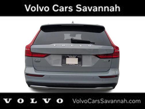 2025 Volvo V60 Cross Country B5 Plus