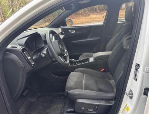 Crystal White Metallic 2023 Volvo C40 Recharge Pure Electric Twin Ultimate