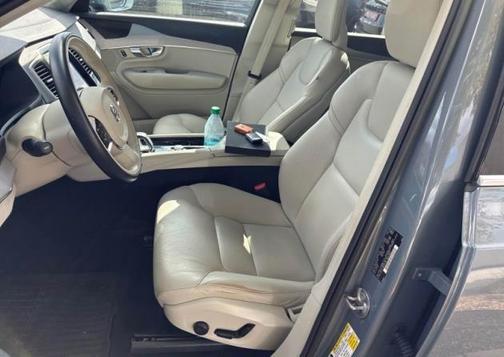 2023 Volvo XC90 B5 Core