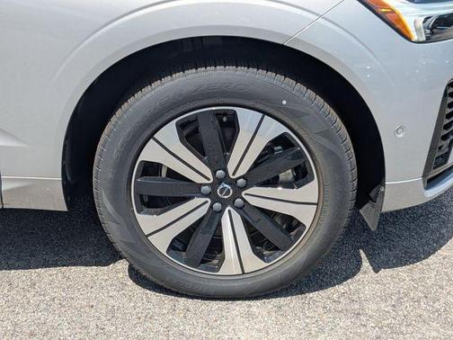 2024 Volvo XC60 Recharge Plug-In Hybrid T8 Plus Dark Theme