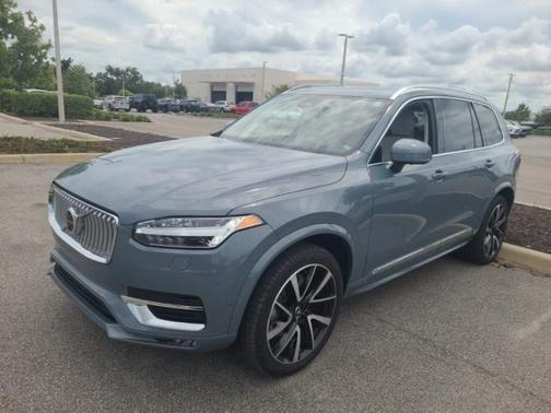 2023 Volvo XC90 B5 Plus
