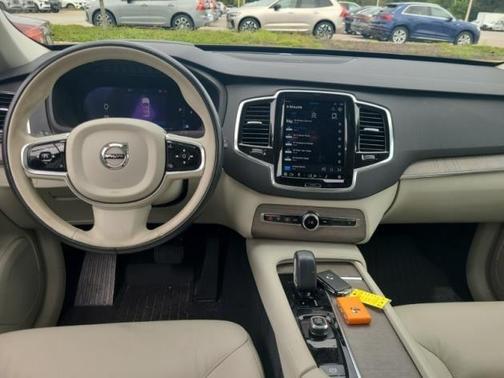 2023 Volvo XC90 B5 Plus