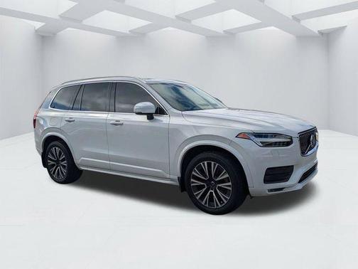 Ice White 2020 Volvo XC90 T6 Momentum 7 Passenger