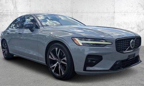 2024 Volvo S60 B5 Core Dark Theme