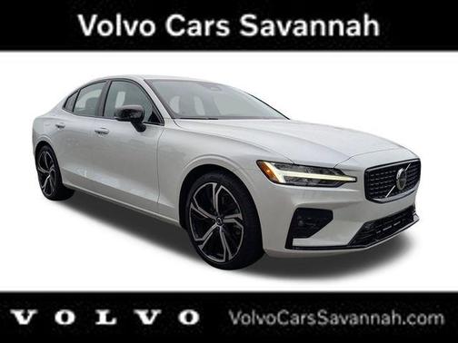 2023 Volvo S60 B5 Core Dark Theme