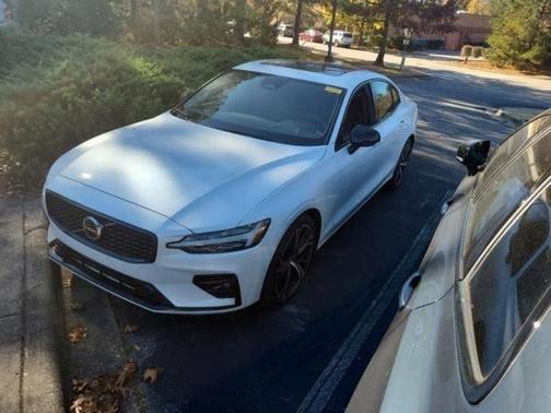 2023 Volvo S60 B5 Core Dark Theme