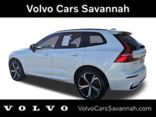 2022 Volvo XC60 B6 R-Design