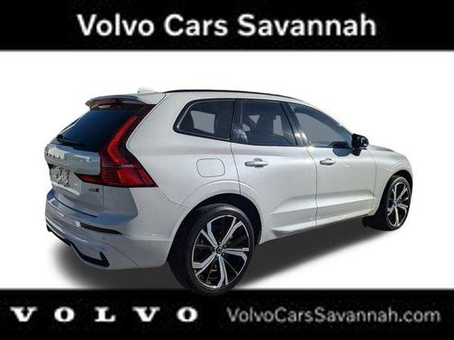 2022 Volvo XC60 B6 R-Design