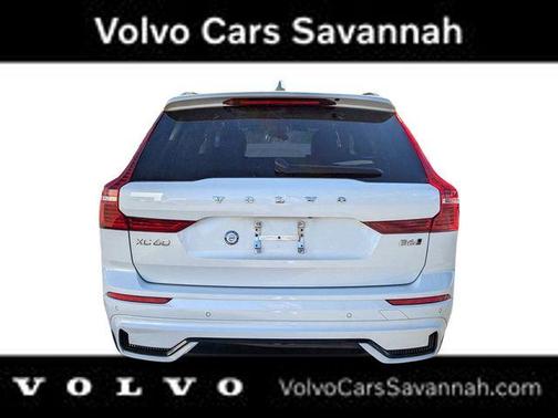 2022 Volvo XC60 B6 R-Design