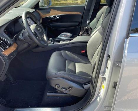 2023 Volvo XC90 B5 Plus