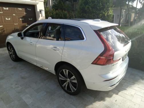 2023 Volvo XC60 B5 Plus Bright Theme