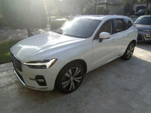 2023 Volvo XC60 B5 Plus Bright Theme