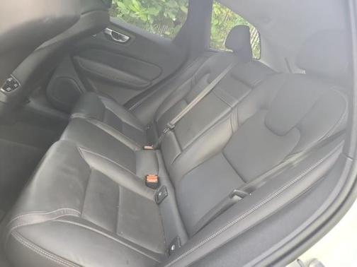 2022 Volvo XC60 B5 Inscription