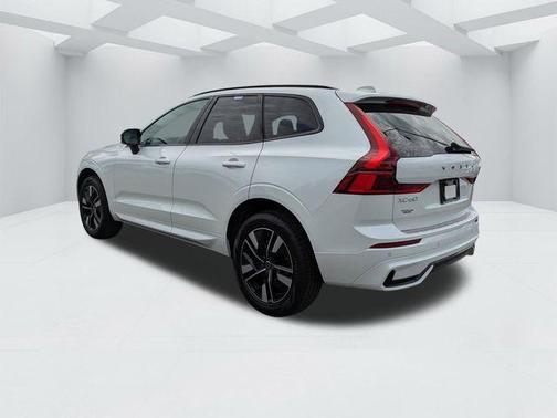 Crystal White 2026 Volvo XC60 B5 Core