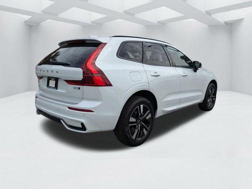 Crystal White 2026 Volvo XC60 B5 Core