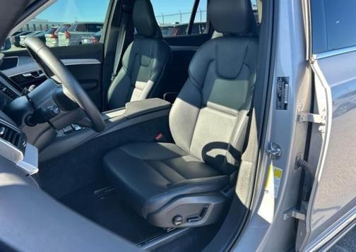 2025 Volvo XC90 B5 Core