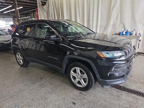 Diamond Black 2023 Jeep Compass Latitude