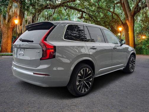 2025 Volvo XC90 Plug-In Hybrid T8 Plus 7-Seater