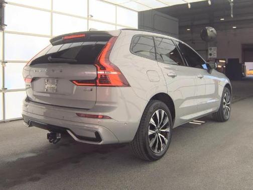 2023 Volvo XC60 B5 Plus Dark Theme