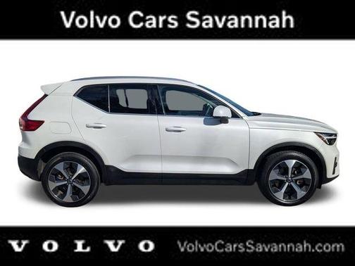 2023 Volvo XC40 B5 Plus Bright Theme