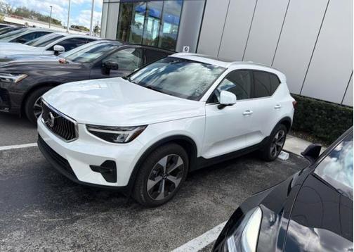 2023 Volvo XC40 B5 Plus Bright Theme