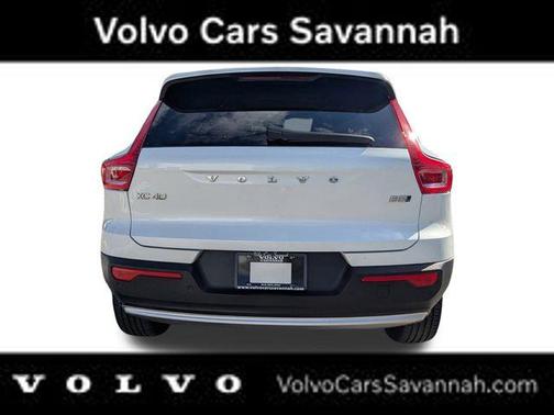 2023 Volvo XC40 B5 Plus Bright Theme