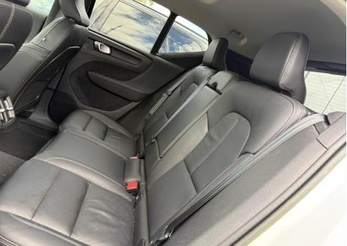 2023 Volvo XC40 B5 Plus Bright Theme