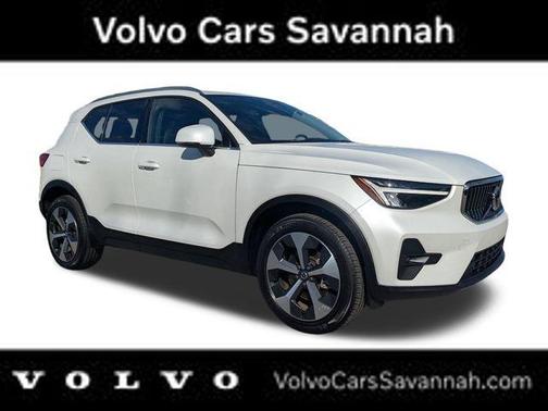 2023 Volvo XC40 B5 Plus Bright Theme