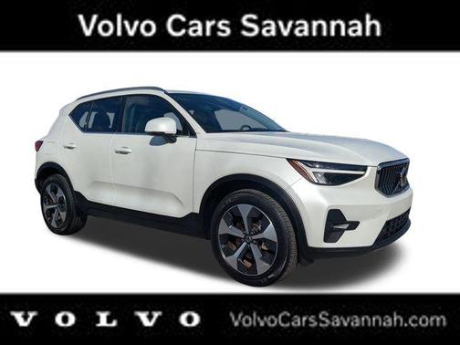 2023 Volvo XC40 B5 Plus Bright Theme