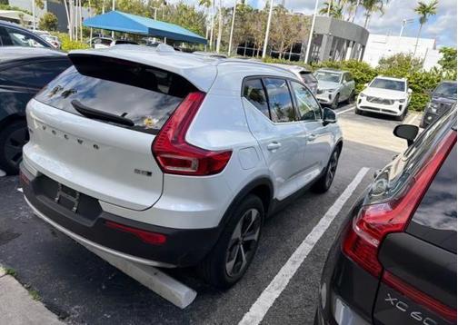 2023 Volvo XC40 B5 Plus Bright Theme