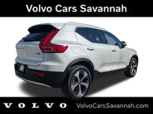 2023 Volvo XC40 B5 Plus Bright Theme