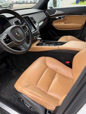 2019 Volvo XC90 T6 Momentum