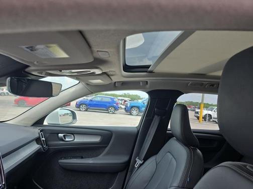 2025 Volvo XC40 B5 Plus Bright Theme