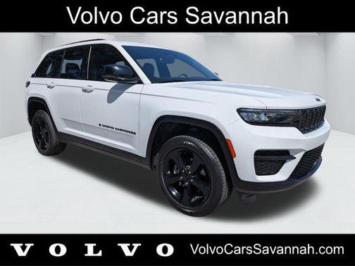 Bright White Clearcoat 2024 Jeep Grand Cherokee Laredo