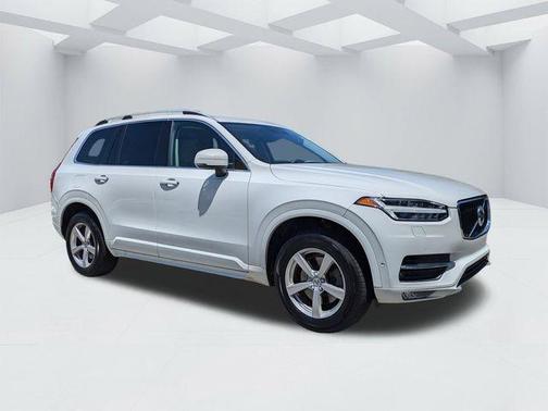 Ice White 2018 Volvo XC90 T5 Momentum