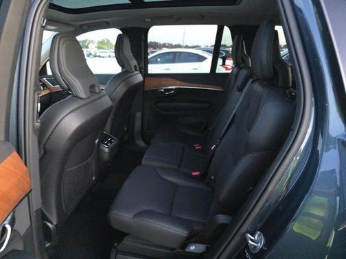 2025 Volvo XC90 B6 Plus 7-Seater