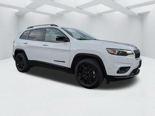 Bright White Clearcoat 2023 Jeep Cherokee Altitude Lux